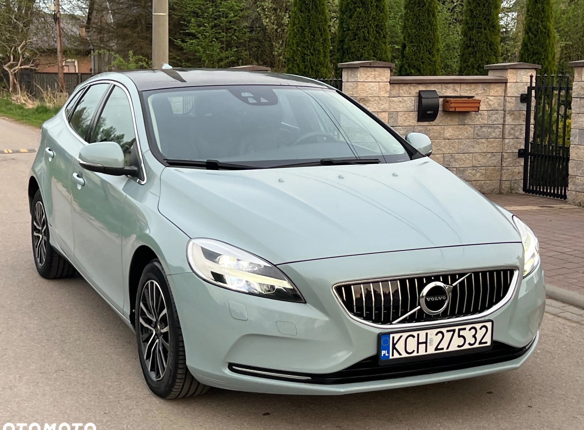 Volvo V40 cena 59900 przebieg: 165500, rok produkcji 2017 z Chrzanów małe 781